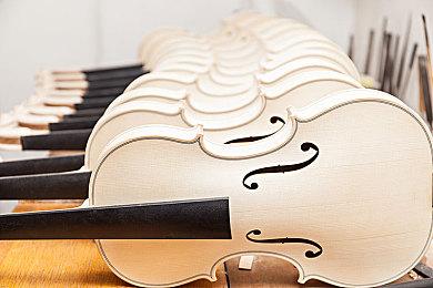 《驯龙高手》真人电影中文海报发布 2025年北美上映